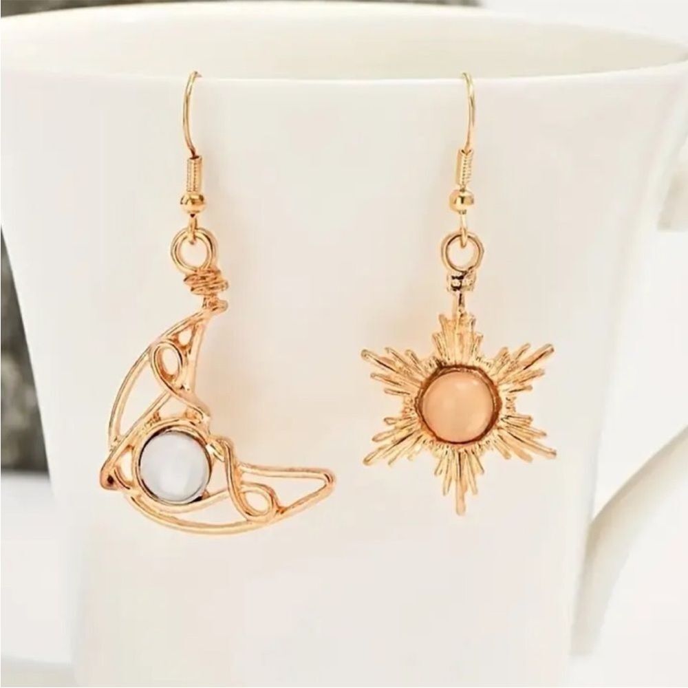 Gold Sun and Moon Earrings N1093